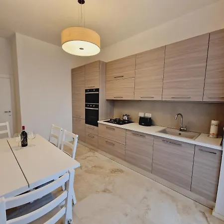 Casa Fiorenza 公寓 *